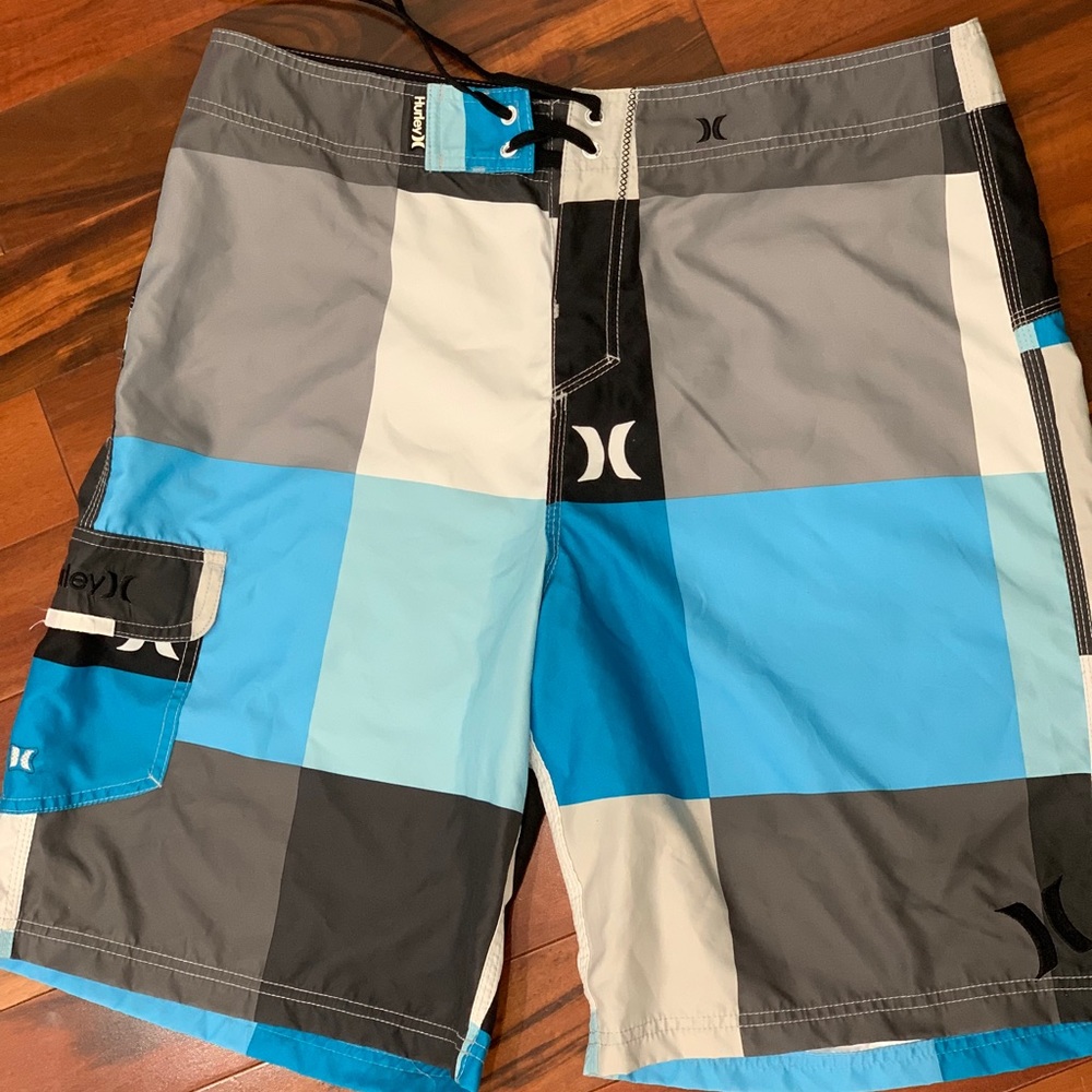 Hurley men’s swim trunks 36